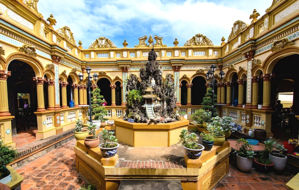 Kiến trúc độc đáo của chùa Vĩnh Tràng ở Tiền Giang